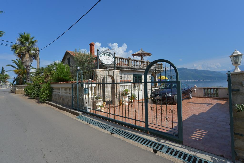 Apartments Palace Mira Mare Tivat Exterior foto