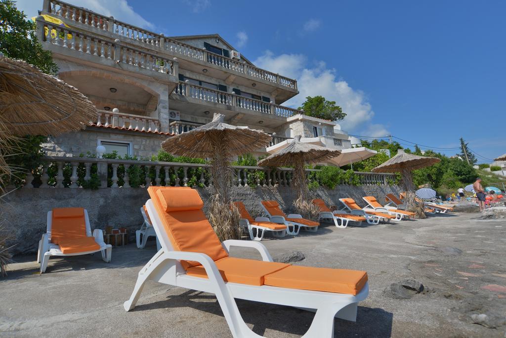 Apartments Palace Mira Mare Tivat Exterior foto