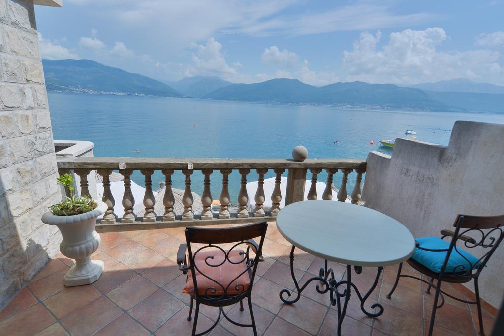 Apartments Palace Mira Mare Tivat Quarto foto